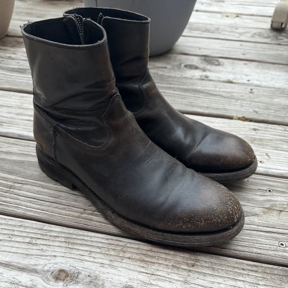 Frye sz 9 zip up ankle boot